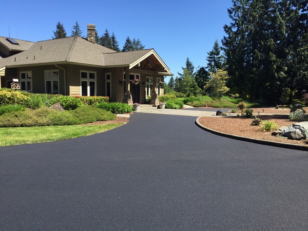 Superior Poulsbo asphalt driveway in WA near 98370